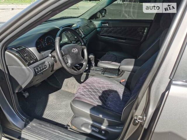 Серый Тойота Камри, объемом двигателя 3 л и пробегом 406 тыс. км за 5500 $, фото 7 на Automoto.ua