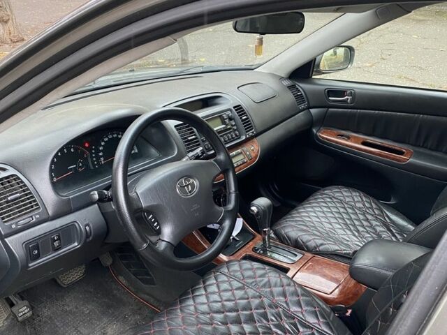 Серый Тойота Камри, объемом двигателя 2.4 л и пробегом 370 тыс. км за 4800 $, фото 5 на Automoto.ua