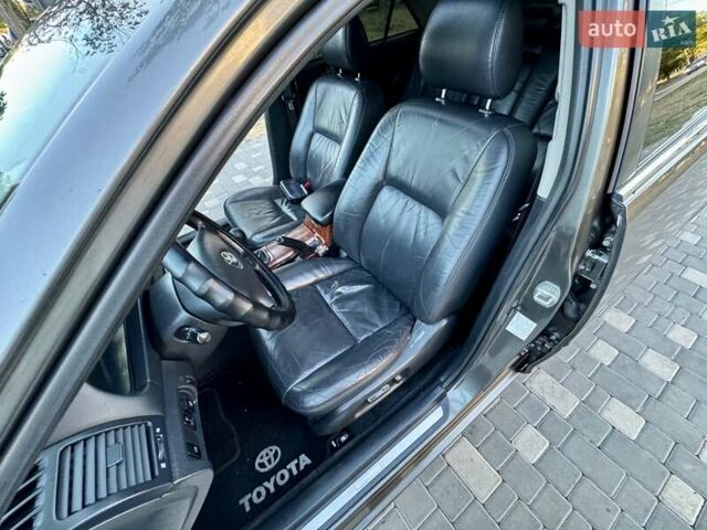 Серый Тойота Камри, объемом двигателя 2.4 л и пробегом 257 тыс. км за 5400 $, фото 53 на Automoto.ua
