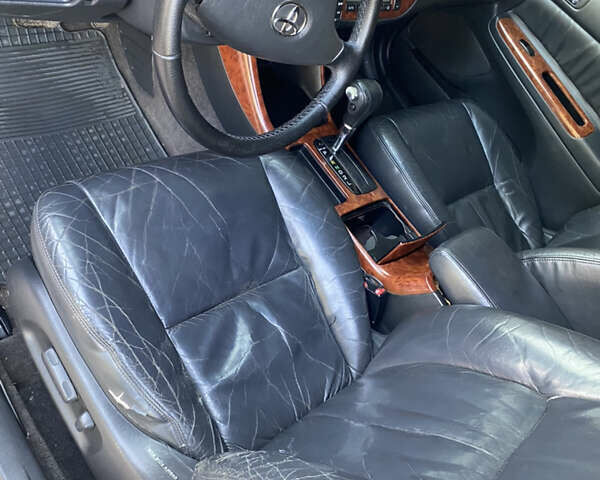 Серый Тойота Камри, объемом двигателя 2.4 л и пробегом 303 тыс. км за 5000 $, фото 2 на Automoto.ua