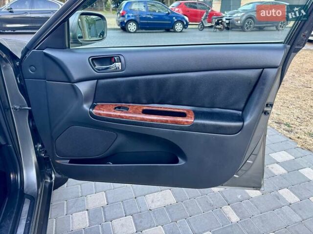 Серый Тойота Камри, объемом двигателя 2.4 л и пробегом 257 тыс. км за 5400 $, фото 39 на Automoto.ua