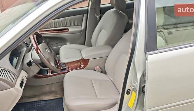 Серый Тойота Камри, объемом двигателя 2.36 л и пробегом 260 тыс. км за 6500 $, фото 2 на Automoto.ua