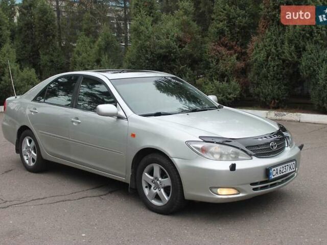 Серый Тойота Камри, объемом двигателя 2.4 л и пробегом 375 тыс. км за 5500 $, фото 1 на Automoto.ua