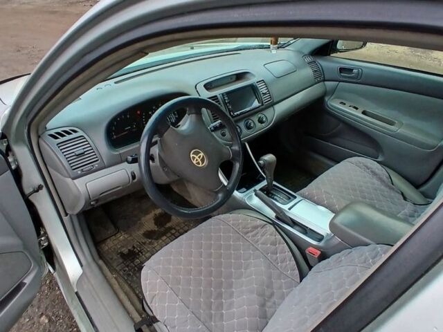 Серый Тойота Камри, объемом двигателя 2.4 л и пробегом 300 тыс. км за 4200 $, фото 5 на Automoto.ua