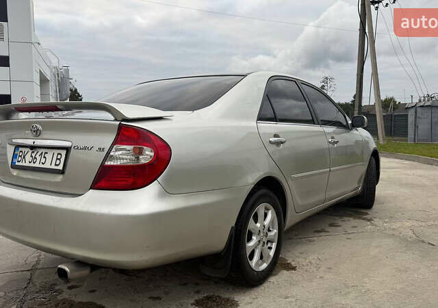 Серый Тойота Камри, объемом двигателя 2.4 л и пробегом 400 тыс. км за 5000 $, фото 3 на Automoto.ua