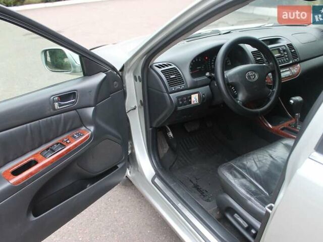 Серый Тойота Камри, объемом двигателя 2.4 л и пробегом 375 тыс. км за 5500 $, фото 11 на Automoto.ua
