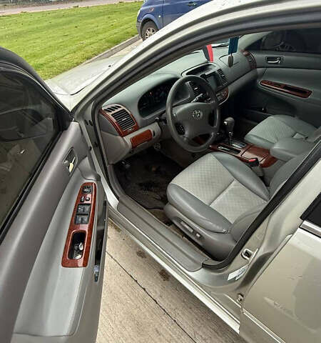 Серый Тойота Камри, объемом двигателя 2.4 л и пробегом 400 тыс. км за 5000 $, фото 6 на Automoto.ua