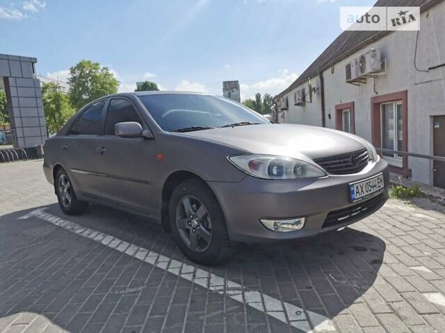 Серый Тойота Камри, объемом двигателя 3 л и пробегом 406 тыс. км за 5500 $, фото 2 на Automoto.ua