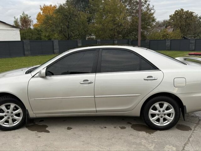 Серый Тойота Камри, объемом двигателя 2.4 л и пробегом 420 тыс. км за 5900 $, фото 2 на Automoto.ua