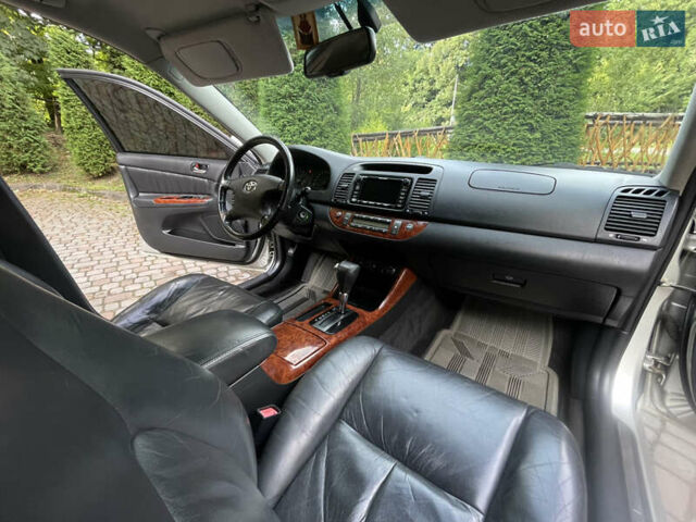 Серый Тойота Камри, объемом двигателя 3 л и пробегом 240 тыс. км за 6250 $, фото 30 на Automoto.ua