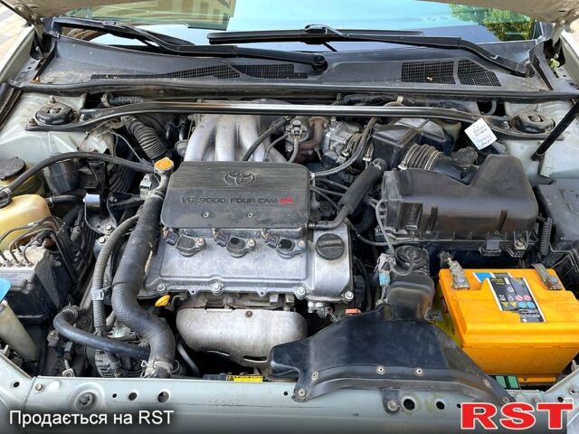 Серый Тойота Камри, объемом двигателя 3 л и пробегом 280 тыс. км за 6100 $, фото 4 на Automoto.ua