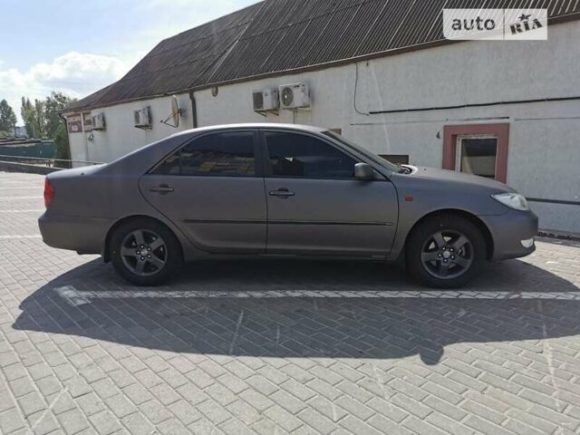 Серый Тойота Камри, объемом двигателя 3 л и пробегом 406 тыс. км за 5500 $, фото 3 на Automoto.ua