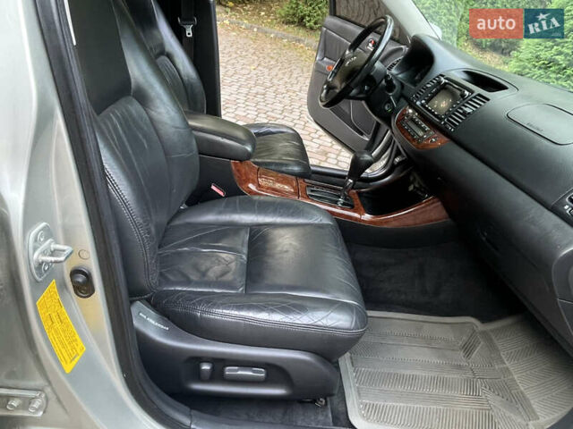 Серый Тойота Камри, объемом двигателя 3 л и пробегом 240 тыс. км за 6250 $, фото 22 на Automoto.ua