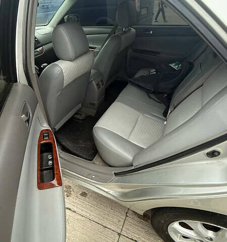 Серый Тойота Камри, объемом двигателя 2.4 л и пробегом 400 тыс. км за 5000 $, фото 7 на Automoto.ua