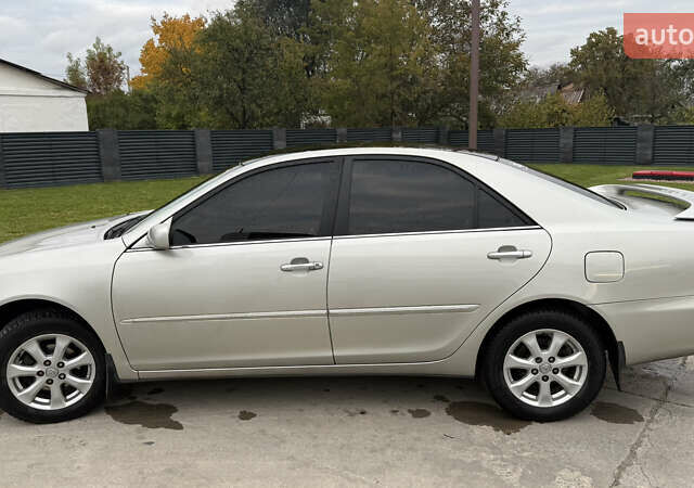 Серый Тойота Камри, объемом двигателя 2.4 л и пробегом 420 тыс. км за 6200 $, фото 3 на Automoto.ua