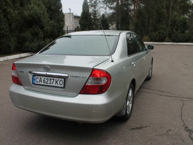 Серый Тойота Камри, объемом двигателя 2.4 л и пробегом 375 тыс. км за 5550 $, фото 4 на Automoto.ua