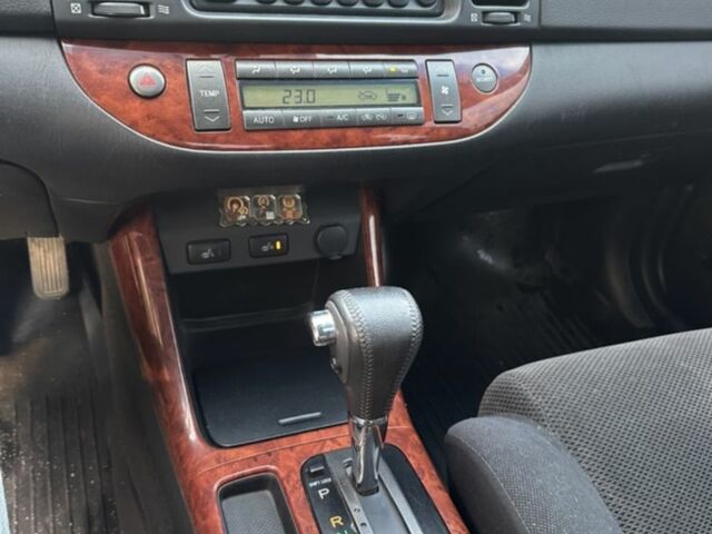 Сірий Тойота Камрі, об'ємом двигуна 3 л та пробігом 205 тис. км за 4500 $, фото 2 на Automoto.ua