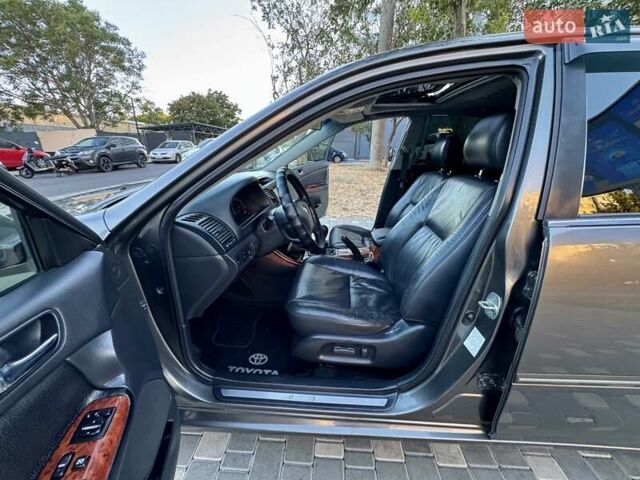 Серый Тойота Камри, объемом двигателя 2.4 л и пробегом 257 тыс. км за 5400 $, фото 58 на Automoto.ua