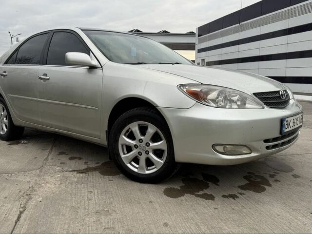 Серый Тойота Камри, объемом двигателя 2.4 л и пробегом 420 тыс. км за 5900 $, фото 1 на Automoto.ua