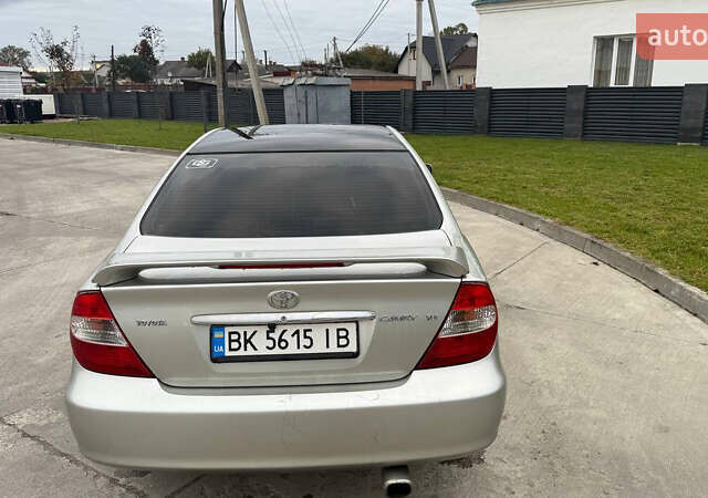 Серый Тойота Камри, объемом двигателя 2.4 л и пробегом 400 тыс. км за 5000 $, фото 4 на Automoto.ua