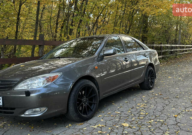 Серый Тойота Камри, объемом двигателя 3 л и пробегом 417 тыс. км за 8000 $, фото 2 на Automoto.ua