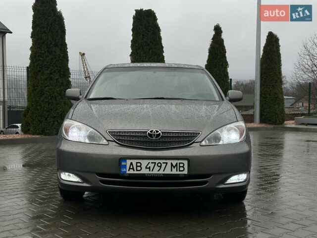 Серый Тойота Камри, объемом двигателя 2.36 л и пробегом 617 тыс. км за 5700 $, фото 1 на Automoto.ua