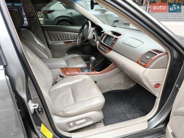 Сірий Тойота Камрі, об'ємом двигуна 3 л та пробігом 284 тис. км за 5700 $, фото 18 на Automoto.ua