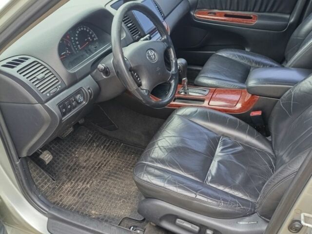 Серый Тойота Камри, объемом двигателя 2.4 л и пробегом 390 тыс. км за 5000 $, фото 5 на Automoto.ua