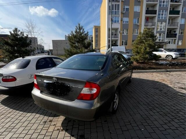 Серый Тойота Камри, объемом двигателя 2.4 л и пробегом 346 тыс. км за 5100 $, фото 2 на Automoto.ua