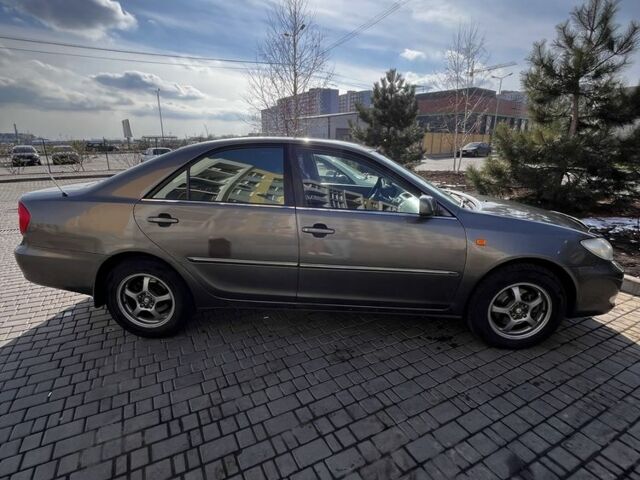 Серый Тойота Камри, объемом двигателя 2.4 л и пробегом 346 тыс. км за 5100 $, фото 1 на Automoto.ua