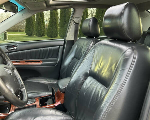 Серый Тойота Камри, объемом двигателя 3 л и пробегом 255 тыс. км за 6800 $, фото 21 на Automoto.ua