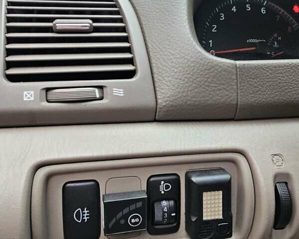 Серый Тойота Камри, объемом двигателя 3 л и пробегом 330 тыс. км за 3000 $, фото 12 на Automoto.ua