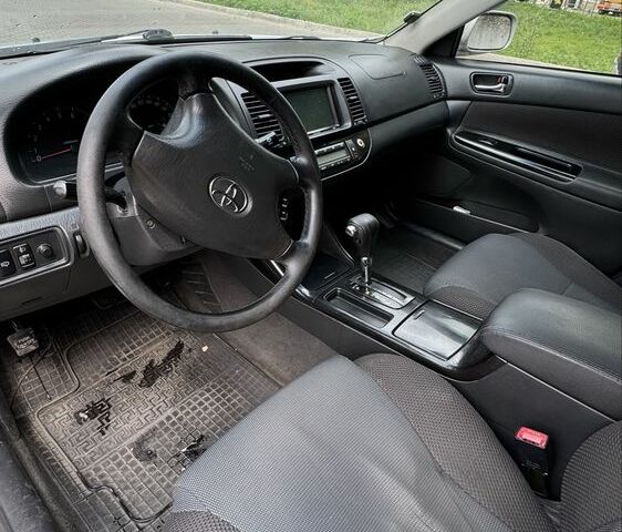 Сірий Тойота Камрі, об'ємом двигуна 2.4 л та пробігом 300 тис. км за 4600 $, фото 5 на Automoto.ua