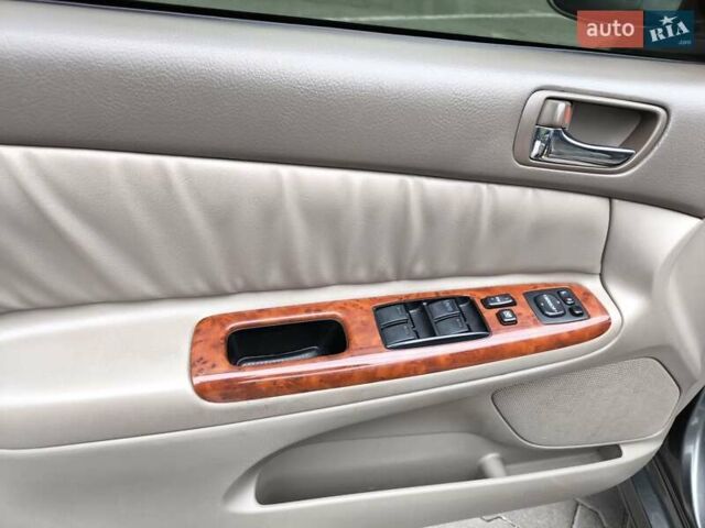 Сірий Тойота Камрі, об'ємом двигуна 3 л та пробігом 284 тис. км за 5700 $, фото 2 на Automoto.ua