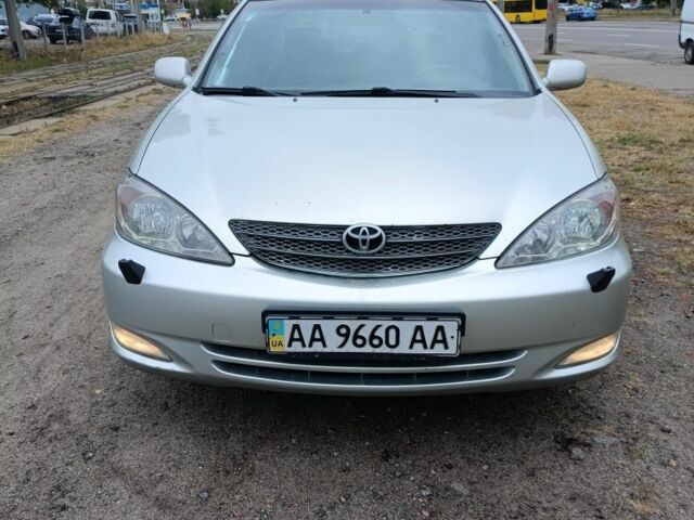 Серый Тойота Камри, объемом двигателя 2.4 л и пробегом 390 тыс. км за 5000 $, фото 1 на Automoto.ua