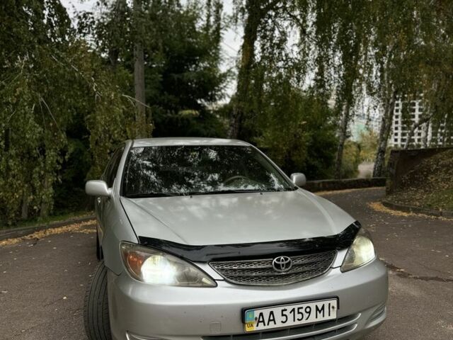 Сірий Тойота Камрі, об'ємом двигуна 2.4 л та пробігом 450 тис. км за 3750 $, фото 1 на Automoto.ua