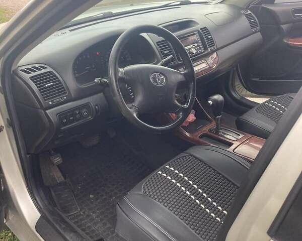 Сірий Тойота Камрі, об'ємом двигуна 2.4 л та пробігом 300 тис. км за 5400 $, фото 4 на Automoto.ua