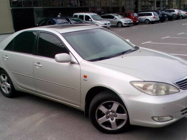 Серый Тойота Камри, объемом двигателя 2.4 л и пробегом 528 тыс. км за 4700 $, фото 2 на Automoto.ua