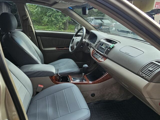 Серый Тойота Камри, объемом двигателя 3 л и пробегом 200 тыс. км за 3700 $, фото 9 на Automoto.ua