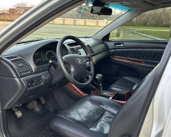 Серый Тойота Камри, объемом двигателя 3 л и пробегом 255 тыс. км за 6800 $, фото 5 на Automoto.ua