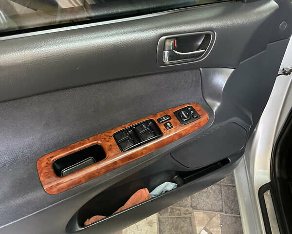 Серый Тойота Камри, объемом двигателя 2.4 л и пробегом 400 тыс. км за 5300 $, фото 6 на Automoto.ua