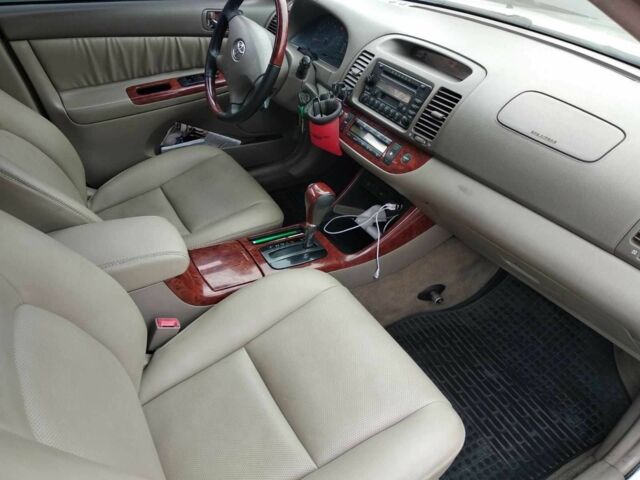 Серый Тойота Камри, объемом двигателя 2.4 л и пробегом 528 тыс. км за 4700 $, фото 8 на Automoto.ua