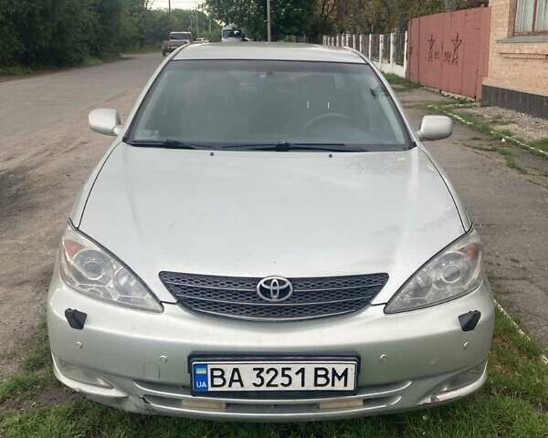 Сірий Тойота Камрі, об'ємом двигуна 2.4 л та пробігом 300 тис. км за 5400 $, фото 2 на Automoto.ua