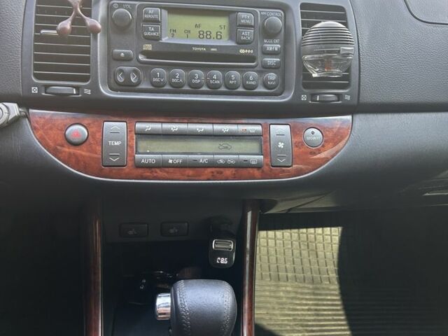 Серый Тойота Камри, объемом двигателя 2.4 л и пробегом 214 тыс. км за 4800 $, фото 5 на Automoto.ua