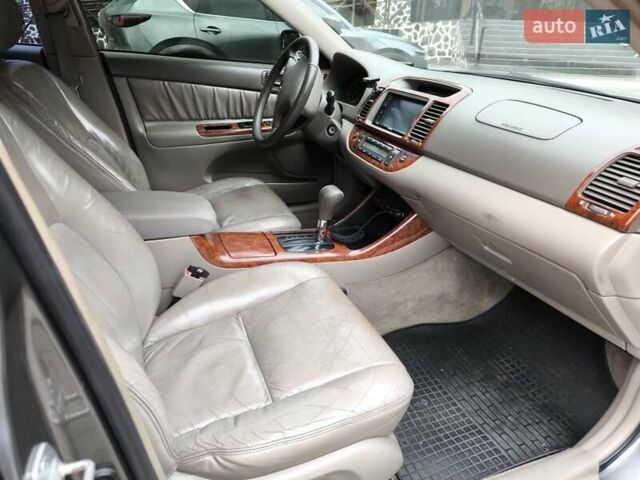 Сірий Тойота Камрі, об'ємом двигуна 3 л та пробігом 284 тис. км за 5700 $, фото 17 на Automoto.ua