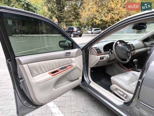 Сірий Тойота Камрі, об'ємом двигуна 3 л та пробігом 284 тис. км за 5700 $, фото 6 на Automoto.ua