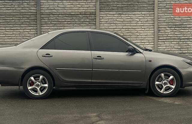 Серый Тойота Камри, объемом двигателя 2.4 л и пробегом 270 тыс. км за 5600 $, фото 3 на Automoto.ua