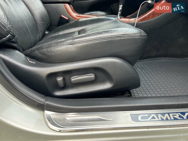 Сірий Тойота Камрі, об'ємом двигуна 3 л та пробігом 221 тис. км за 6300 $, фото 33 на Automoto.ua