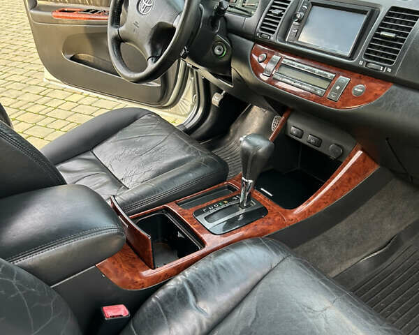 Серый Тойота Камри, объемом двигателя 3 л и пробегом 255 тыс. км за 6800 $, фото 16 на Automoto.ua