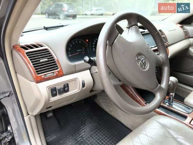 Сірий Тойота Камрі, об'ємом двигуна 3 л та пробігом 284 тис. км за 5700 $, фото 1 на Automoto.ua